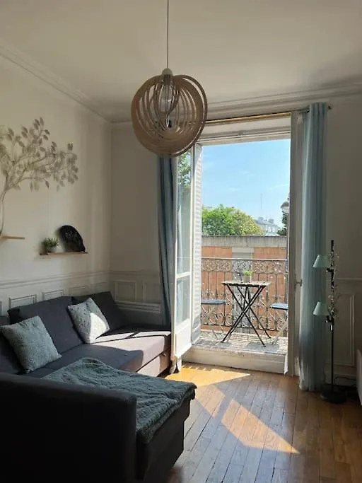 Beautiful Apartment With Balcony Paris
