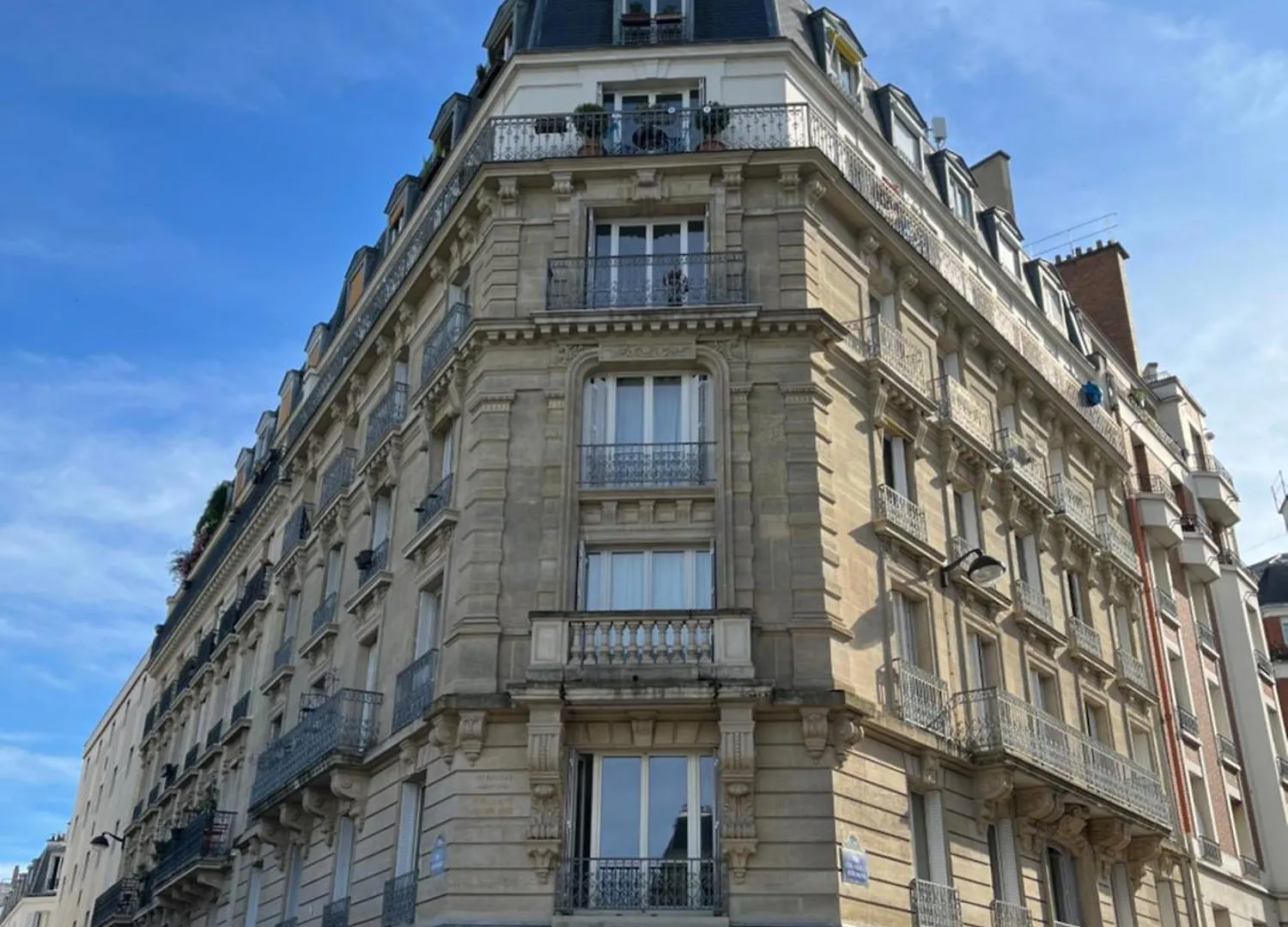 Beautiful Apartment With Balcony location