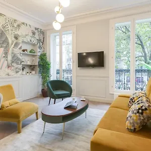 Apartment Bright And Gorgeous Flat In The Heart Of, Paris