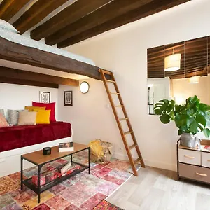 Apartment Authentic In Center Of Parisian Marais, Paris
