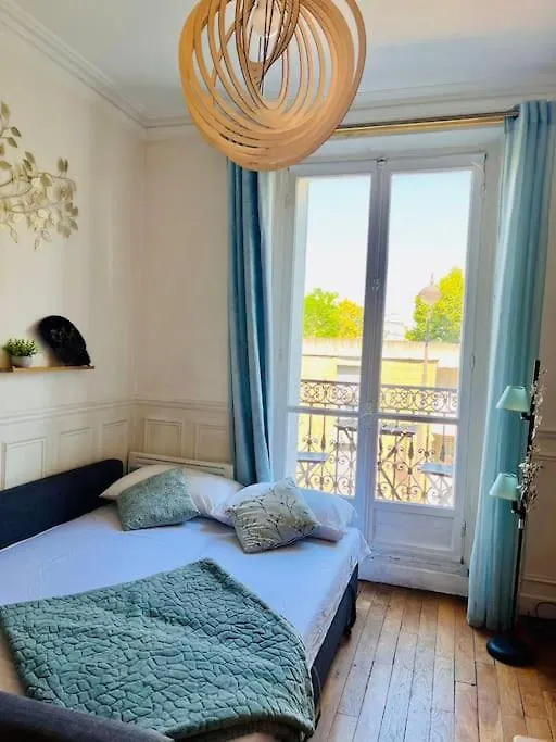 Beautiful Apartment With Balcony Paryż
