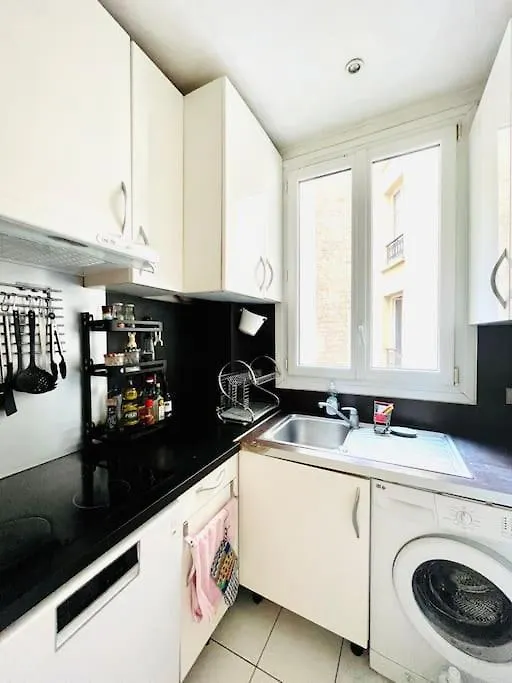Beautiful Apartment With Balcony Paris