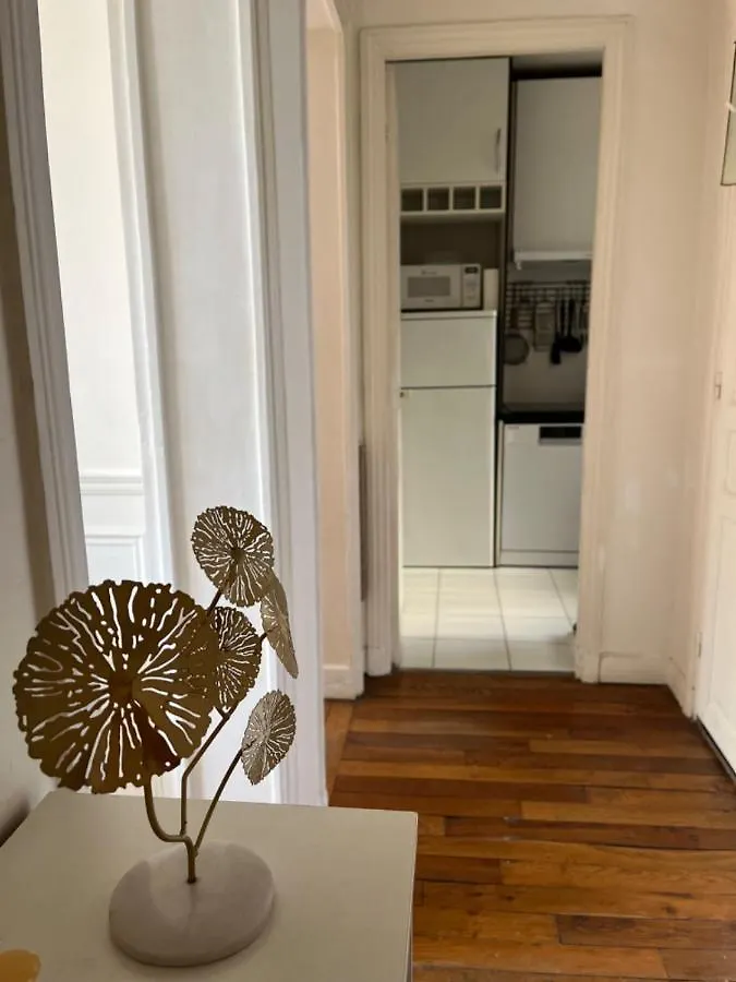 Beautiful Apartment With Balcony Paryż